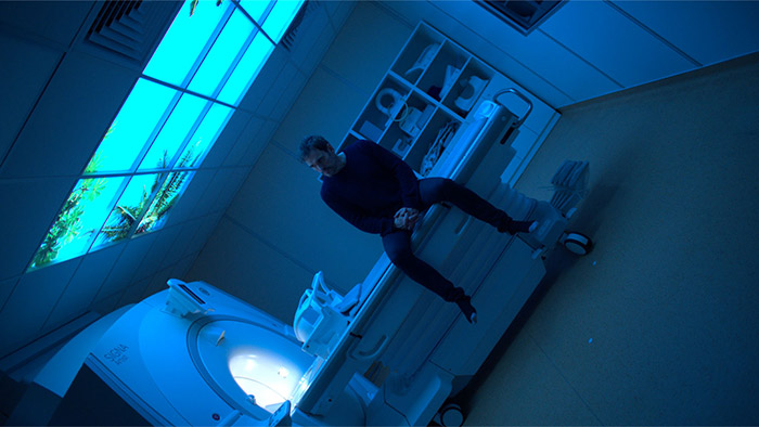 Jesper Just, photographie de tournage, 2023 Courtesy Perrotin et Galleri Nicolai Wallner